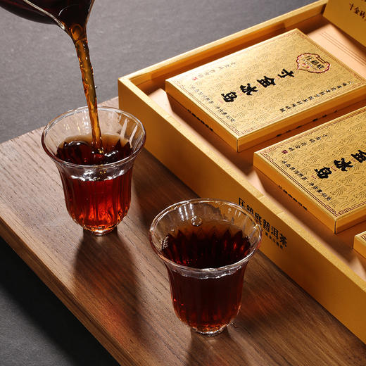 压箱底 寸金砖 冰岛老树头春普洱熟茶 普洱砖茶 礼盒装 144g 商品图5