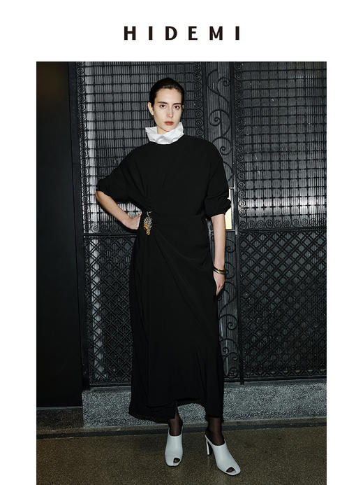 HIDEMI 节日系列褶皱不对称设计感黑色显瘦连衣裙 商品图0