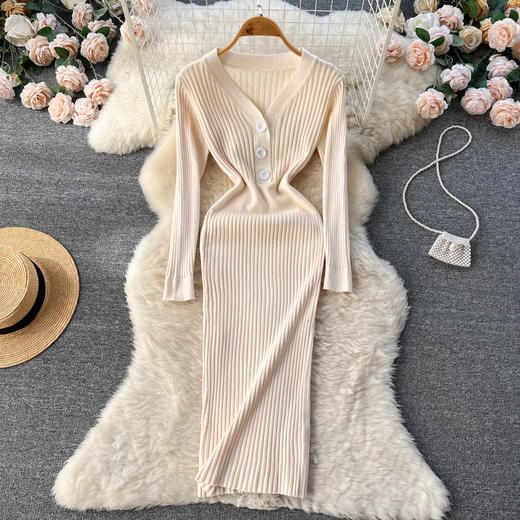 【应季好物】毛衣裙v领纽扣针织长袖连衣裙 黑色/杏色 商品图5