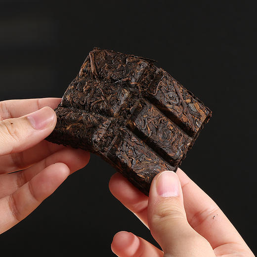 压箱底 寸金砖 冰岛老树头春普洱熟茶 普洱砖茶 礼盒装 144g 商品图4