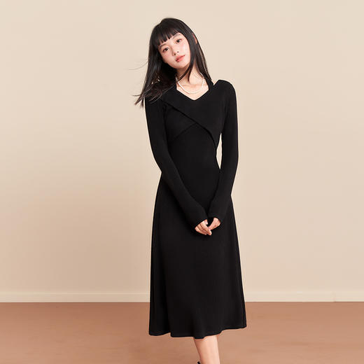 西遇纯欲长袖连衣裙女新款挂脖针织小黑裙V2021737 商品图4