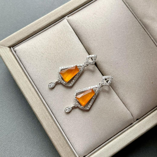 高冰种黄翡芬达色耳坠18k白金钻石镶嵌 商品图3