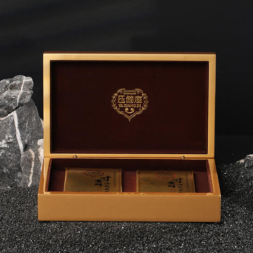 压箱底寸金砖 冰岛老寨核心产区头春生茶 普洱砖茶 礼盒装 96g 商品图2