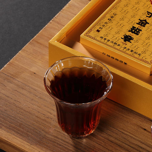 压箱底 寸金砖 班章老树头春普洱熟茶 普洱砖茶 礼盒装 144g 商品图5