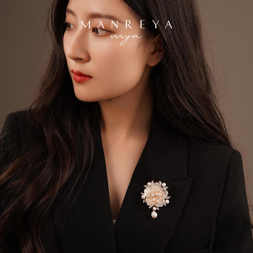 Manreya玛芮雅天然珍珠胸针系列丨胸口上万种风情，是冬天恰到好处的点缀，华丽精致，尽显优雅气质 商品图12