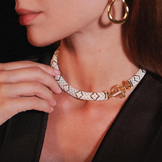 【尚雯婕&谭维维&黄龄&刘忻同款】大英博物馆联名系列 Retro Chic 白色圣蛇项链 商品图3