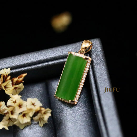 18K玫瑰金和田玉（碧玉）镶钻吊坠--亭亭玉立/半圆柱7*16mm/苹果绿 商品图0