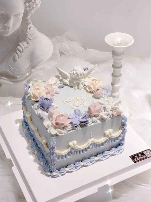 浪漫洛丽塔    心怀宇宙浪漫，也珍惜琐碎日常，花的仪式感永远不会过时。韩式奶油霜裱花，需提前3天以上预定 商品图0