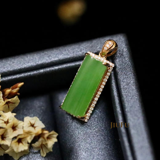 18K玫瑰金和田玉（碧玉）镶钻吊坠--亭亭玉立/半圆柱7*16mm/苹果绿 商品图1