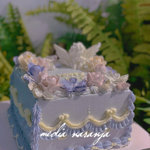 浪漫洛丽塔    心怀宇宙浪漫，也珍惜琐碎日常，花的仪式感永远不会过时。韩式奶油霜裱花，需提前3天以上预定 商品图8