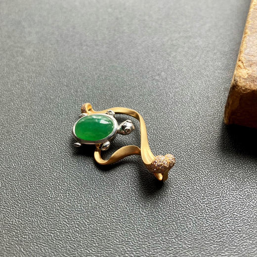 冰种阳绿翡翠蛋面艺术吊坠18k黄金钻石镶嵌 商品图2