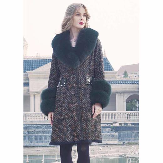 欧芭妃银狐领皮毛一体奢华大衣 商品图0