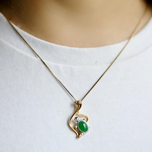 冰种阳绿翡翠蛋面艺术吊坠18k黄金钻石镶嵌 商品图9