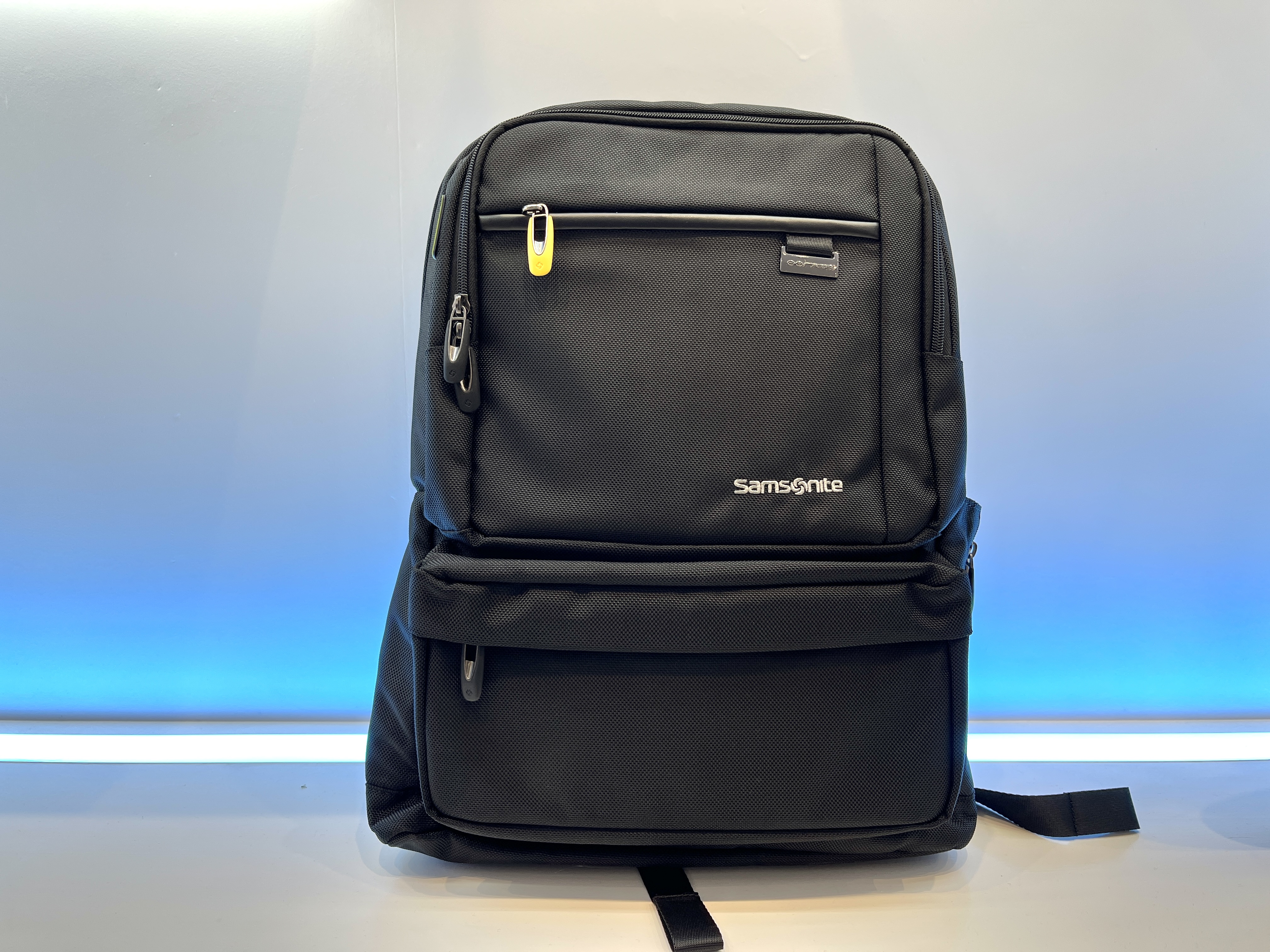 新秀丽双肩背包