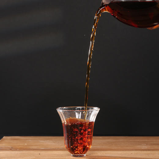 压箱底 寸金砖 冰岛老树头春普洱熟茶 普洱砖茶 木箱装 2.08kg 商品图6