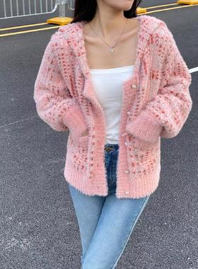 太爱这毛衣的质感了，别致的海军领设计超显嫩~