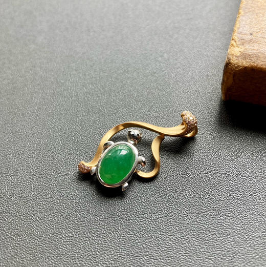 冰种阳绿翡翠蛋面艺术吊坠18k黄金钻石镶嵌 商品图1