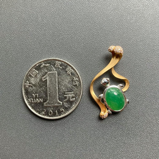 冰种阳绿翡翠蛋面艺术吊坠18k黄金钻石镶嵌 商品图3