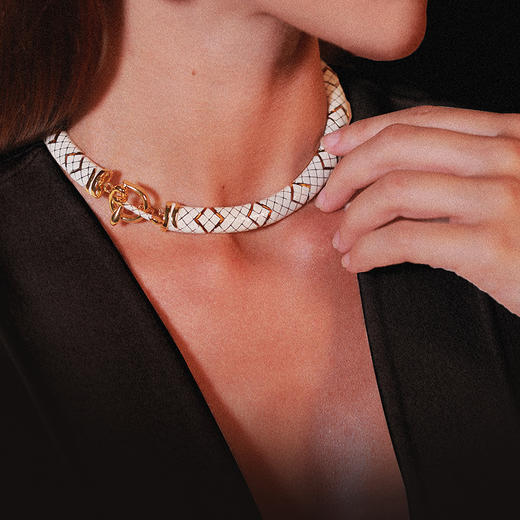 【尚雯婕&谭维维&黄龄&刘忻同款】大英博物馆联名系列 Retro Chic 白色圣蛇项链 商品图4