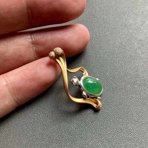 冰种阳绿翡翠蛋面艺术吊坠18k黄金钻石镶嵌 商品图6