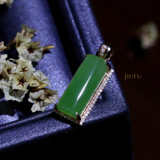 18K玫瑰金和田玉（碧玉）镶钻吊坠--亭亭玉立/半圆柱7*16mm/苹果绿 商品图2