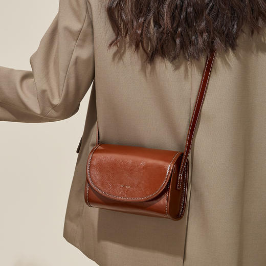 TOUTOU秋冬新款复古百搭油蜡牛皮单肩斜挎小方包 商品图0