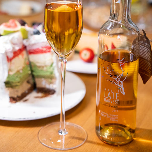 智利CASAS DEL BOSQUE晚收贵腐甜白葡萄酒375ml（单支圆筒礼盒装） 商品图1