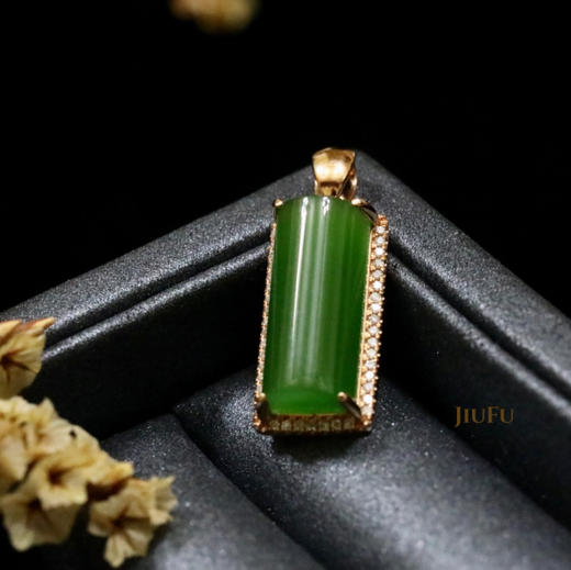 18K玫瑰金和田玉（碧玉）镶钻吊坠--亭亭玉立/半圆柱7*16mm/苹果绿 商品图1