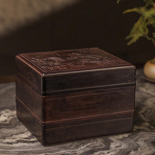 二十世纪 紫檀镶黄花梨雕一路连科双层盖盒 商品图1