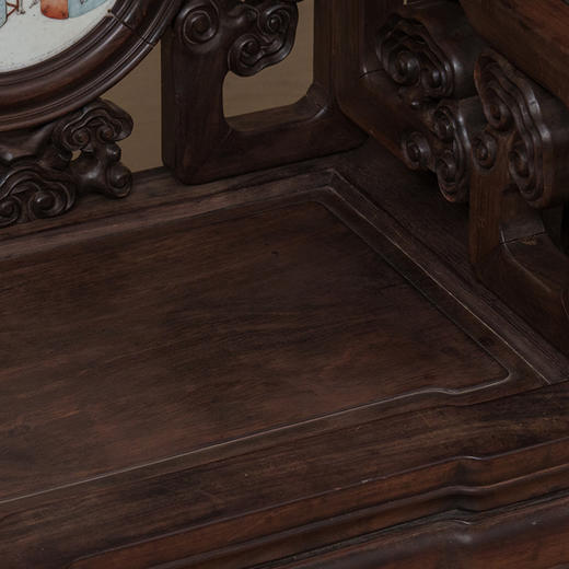 清 红木透雕灵芝纹嵌粉彩戏曲人物瓷板扶手椅（一对） 商品图2