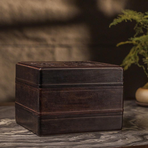 二十世纪 紫檀镶黄花梨雕一路连科双层盖盒 商品图0