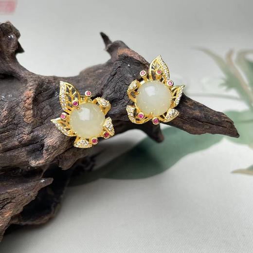 S925银和田玉白玉大花朵耳钉 商品图0