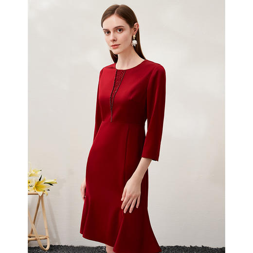 EITIE爱特爱春季新款优雅显瘦垂感舒适收腰鱼尾连衣裙6977604 商品图2