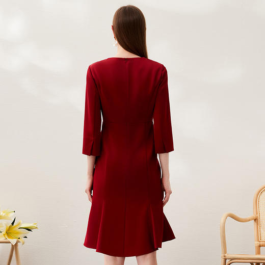 EITIE爱特爱春季新款优雅显瘦垂感舒适收腰鱼尾连衣裙6977604 商品图4