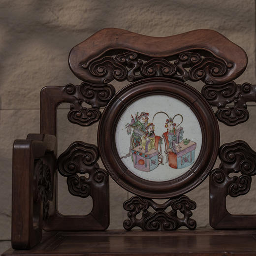 清 红木透雕灵芝纹嵌粉彩戏曲人物瓷板扶手椅（一对） 商品图1