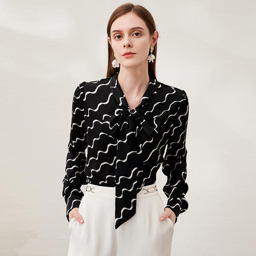 EITIE爱特爱春季新款洋气复古飘带斑马印花显瘦衬衫女上衣6909602 商品图2