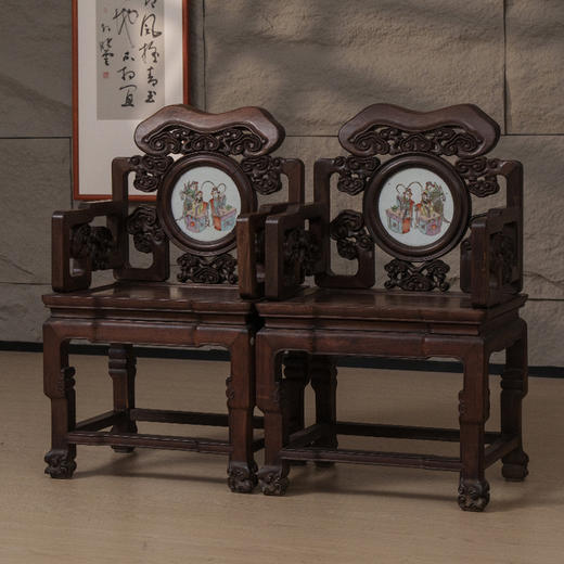 清 红木透雕灵芝纹嵌粉彩戏曲人物瓷板扶手椅（一对） 商品图4