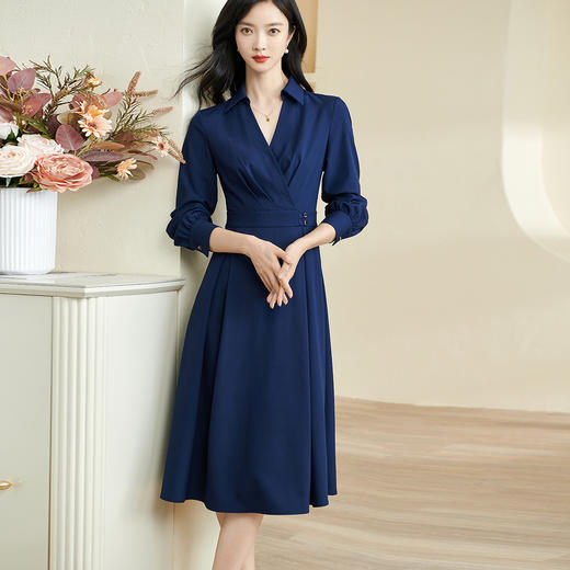 剩 米思阳2024秋季新款气质通勤翻领连衣裙简约纯色大摆中长裙子0242 商品图0