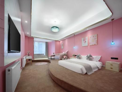 【峨眉山橘子树温泉度假酒店】汤泉、恒温泳池，奢享更高品质！399元享门市价1398元A套餐私汤汤泉房四选一！豪华住宿+自助早餐+儿童乐园+温泉/泡汤+恒温泳池+汗蒸+健身房+高铁接送！ 商品图2