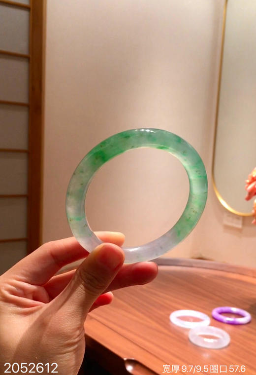 2052612，冰飘翠手镯，圈口57.6。具体价格微信咨询 商品图6