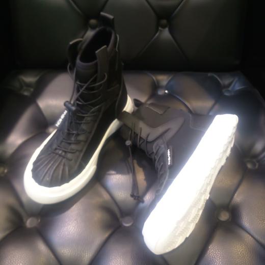 lfgjAF601时尚超轻底短靴，米色发黄，色差介意者慎拍 商品图3