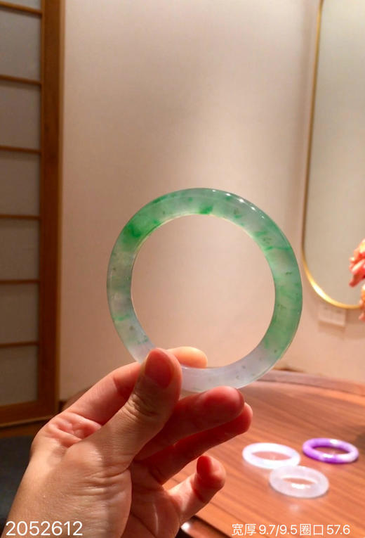 2052612，冰飘翠手镯，圈口57.6。具体价格微信咨询 商品图7