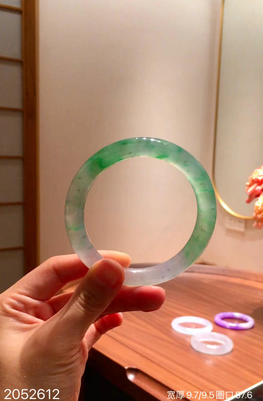 2052612，冰飘翠手镯，圈口57.6。具体价格微信咨询 商品图1