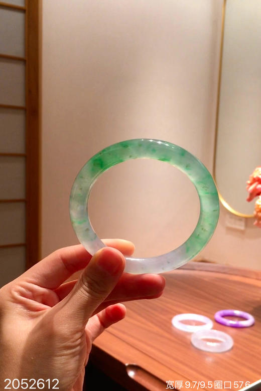2052612，冰飘翠手镯，圈口57.6。具体价格微信咨询 商品图2