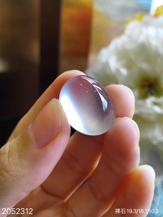 2052312，玻璃蛋面裸石。具体价格微信咨询 商品图0