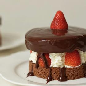 草莓巧克力蛋糕