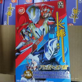 添乐卡通王 双拼长棒饼干 奥特曼联名款盒装105克 原味加牛奶味。
