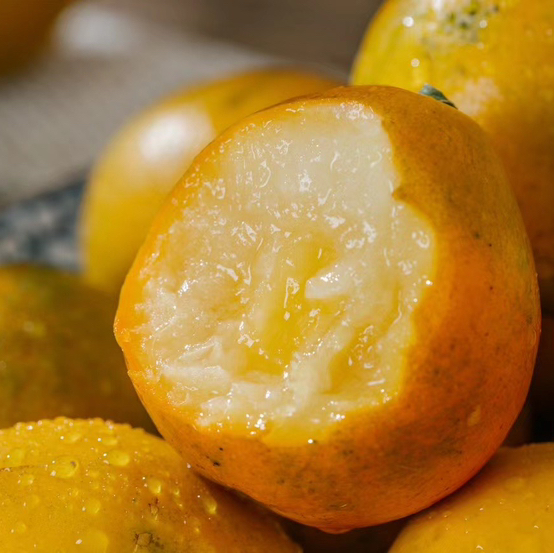 石家庄优选仓库速达，耘端-脆蜜金柑2A， 连皮带肉一起吃，皮薄肉嫩，口口爆汁， 净重3.5斤礼盒装，2斤/4斤家庭散装