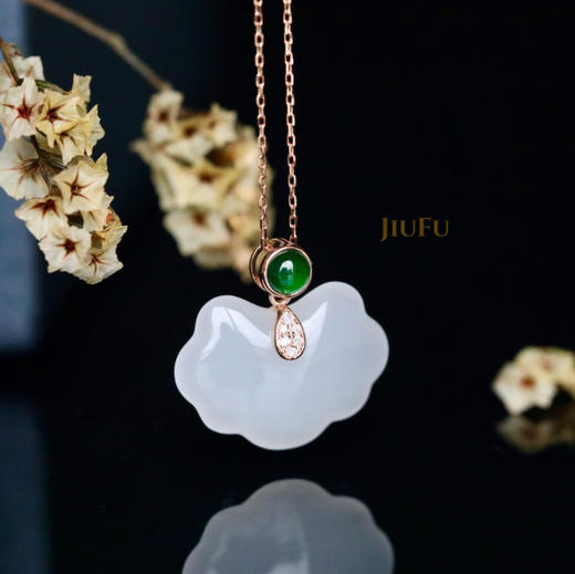 18K玫瑰金和田玉（白玉）镶钻吊坠--如意  /异形15*20mm 商品图1