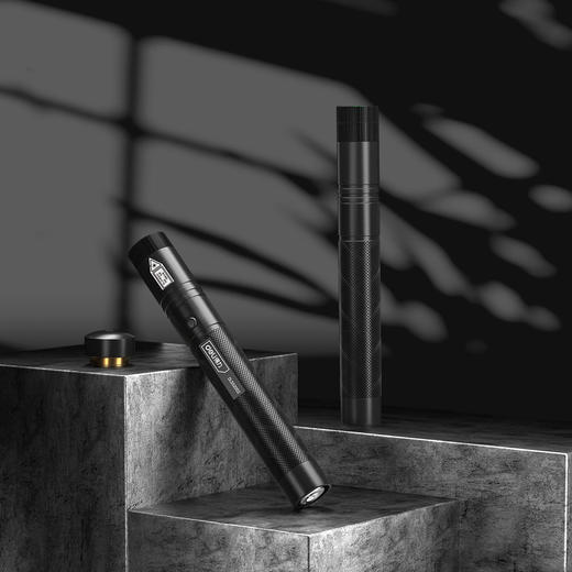 得力绿光激光笔座充带钥匙开关(黑) 商品图1